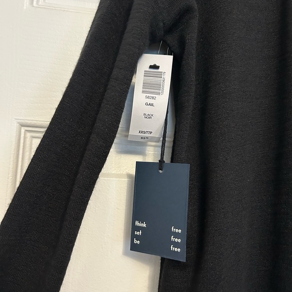 Wilfred Free Aritzia black dress (loose fit) - Picture 3 of 3